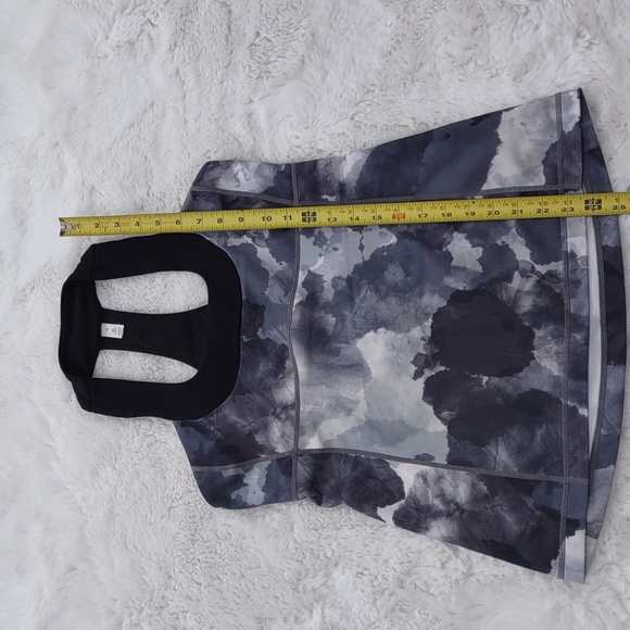 LULULEMON TOP. - Picture 7 of 12